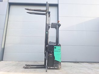 Stacker com condutor transportado Caterpillar NSR16N