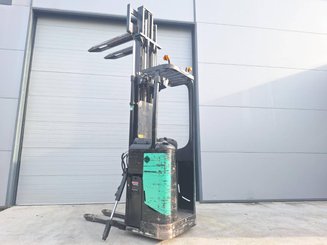 Stacker com condutor transportado Caterpillar NSR16N