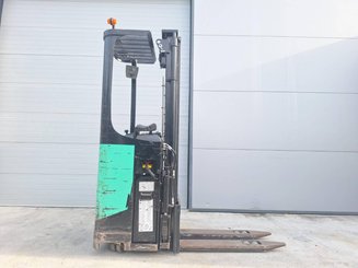 Stacker com condutor transportado Caterpillar NSR16N