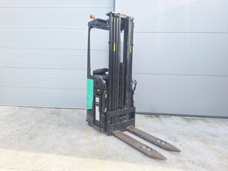 Stacker com condutor transportado Caterpillar NSR16N