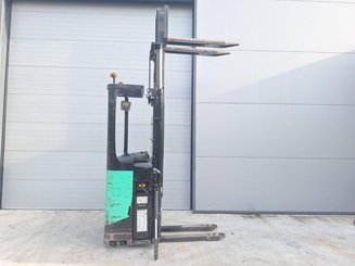 Stacker com condutor transportado Caterpillar NSR16N