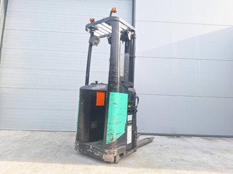 Stacker com condutor transportado Caterpillar NSR16N
