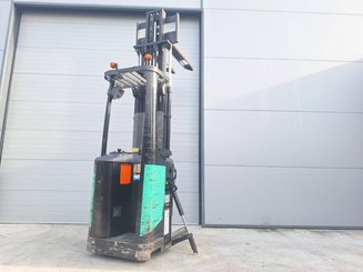 Stacker com condutor transportado Caterpillar NSR16N
