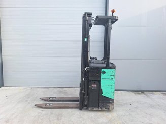 Stacker com condutor transportado Caterpillar NSR16N