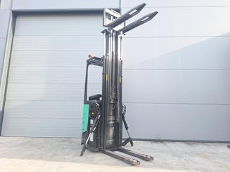 Stacker com condutor transportado Caterpillar NSR16N