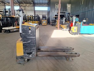 Porta-paletes eléctrico com condutor a pé Caterpillar NPP20N