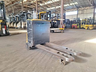 Porta-paletes eléctrico com condutor a pé Caterpillar NPP20N