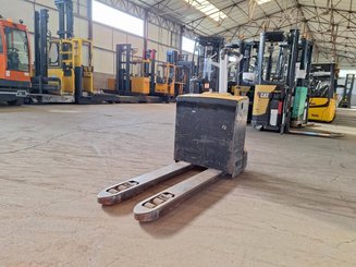 Porta-paletes eléctrico com condutor a pé Caterpillar NPP20N