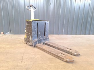 Porta-paletes eléctrico com condutor a pé Caterpillar NPP20N2E