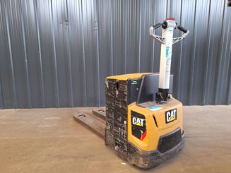 Porta-paletes eléctrico com condutor a pé Caterpillar NPP20N2E