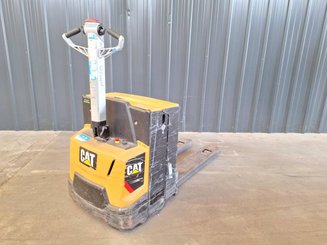 Porta-paletes eléctrico com condutor a pé Caterpillar NPP20N2E