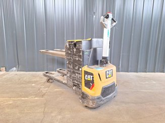 Porta-paletes eléctrico com condutor a pé Caterpillar NPP20N2E