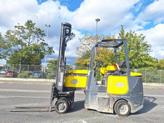 Empilhadeira para corredor estreito Aisle Master 20SE