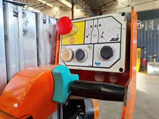 Plataforma com mastro vertical JLG TOUCAN DUO