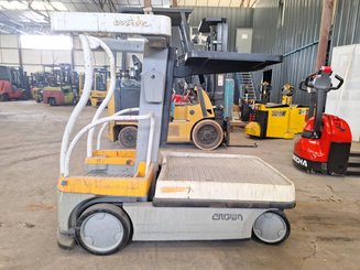 Plataforma com mastro vertical Crown WAVE50-84