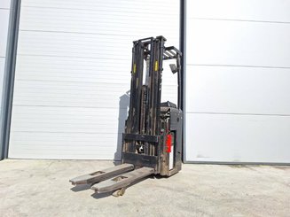 Stacker com condutor transportado Caterpillar NSR16NI