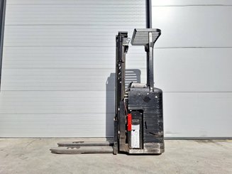Stacker com condutor transportado Caterpillar NSR16NI