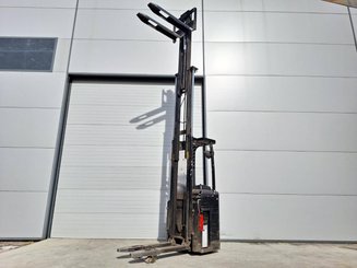 Stacker com condutor transportado Caterpillar NSR16NI