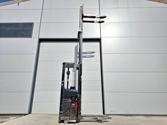 Stacker com condutor transportado Caterpillar NSR16NI