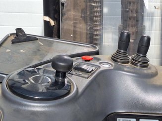 Stacker com condutor transportado Caterpillar NSR16NI