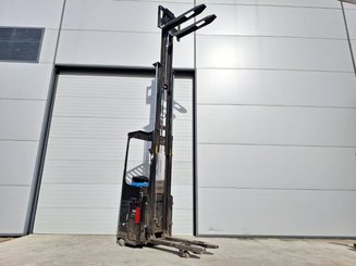 Stacker com condutor transportado Caterpillar NSR16NI