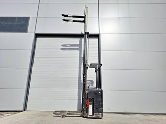 Stacker com condutor transportado Caterpillar NSR16NI