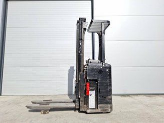 Stacker com condutor transportado Caterpillar NSR16NI