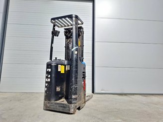 Stacker com condutor transportado Caterpillar NSR16NI