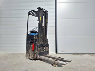 Stacker com condutor transportado Caterpillar NSR16NI