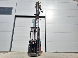 Stacker com condutor transportado Caterpillar NSR16NI