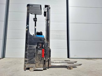 Stacker com condutor transportado Caterpillar NSR16NI