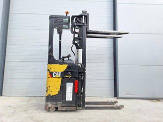 Stacker com condutor transportado Caterpillar NSR20N