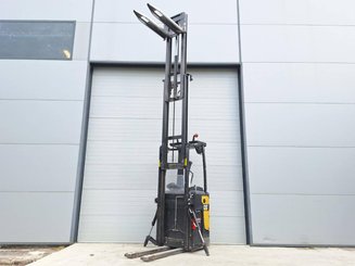 Stacker com condutor transportado Caterpillar NSR20N