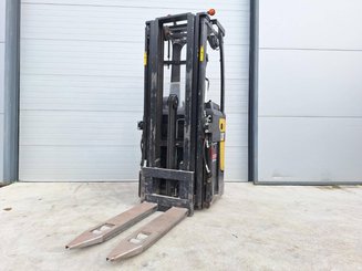 Stacker com condutor transportado Caterpillar NSR20N