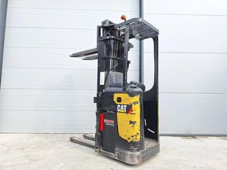 Stacker com condutor transportado Caterpillar NSR20N