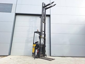 Stacker com condutor transportado Caterpillar NSR20N