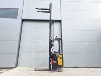 Stacker com condutor transportado Caterpillar NSR20N