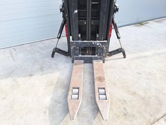 Stacker com condutor transportado Caterpillar NSR20N