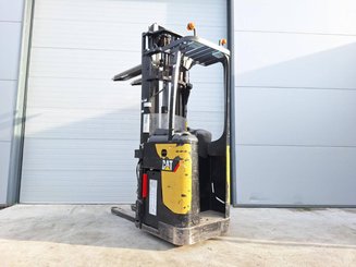 Stacker com condutor transportado Caterpillar NSR20N