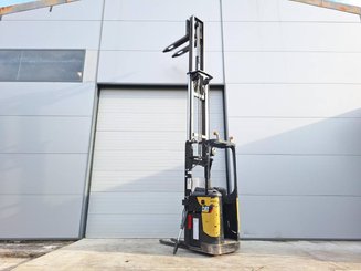 Stacker com condutor transportado Caterpillar NSR20N