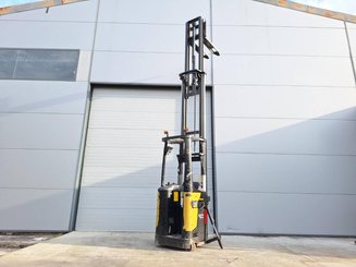 Stacker com condutor transportado Caterpillar NSR20N