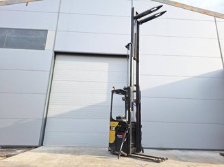 Stacker com condutor transportado Caterpillar NSR20N