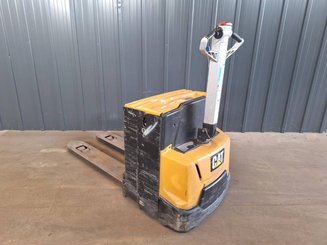 Porta-paletes eléctrico com condutor a pé Caterpillar NPP20N2E