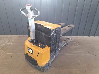 Porta-paletes eléctrico com condutor a pé Caterpillar NPP20N2E