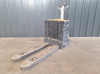 Porta-paletes eléctrico com condutor a pé Caterpillar NPP20N2E