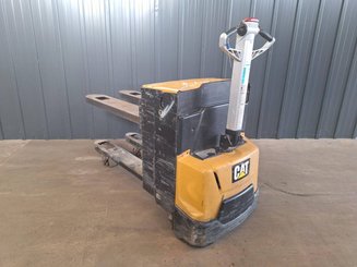 Porta-paletes eléctrico com condutor a pé Caterpillar NPP20N2E
