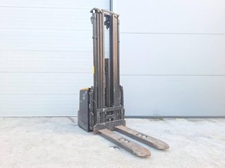Stacker com condutor a pé Caterpillar NSP16N2