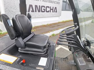 Empilhador de contrapeso 4 rodas Hangcha AE30-I