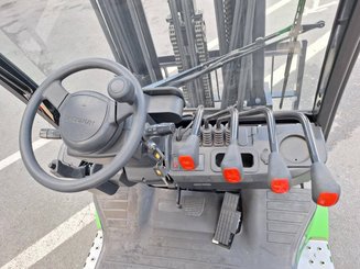 Empilhador de contrapeso 4 rodas Hangcha XC18i - 10