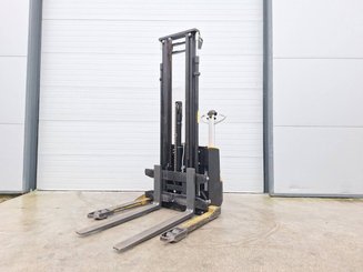 Levantador com braços circundantes Caterpillar NSP16N2S